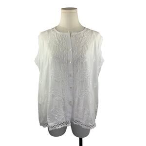 Women's La Chic *NWT* White Embroidered Blouse - Size XL